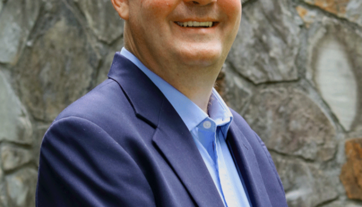 imgi_32_John_2024-Headshot